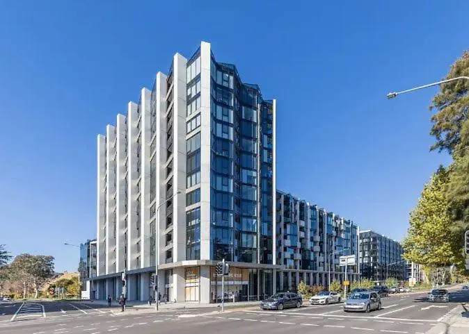 2Br-1Br-1Car- Cbd Pool Central 캔버라